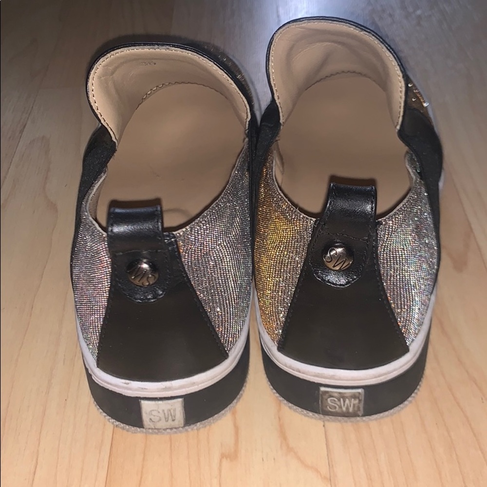 shoes - Picture 3 of 5